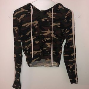 Love ❤️ Ari Cropped Camouflaged Hoodie